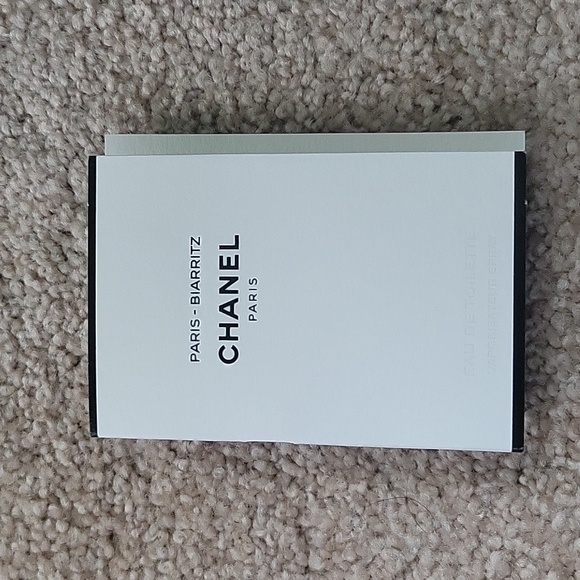 Chanel Sampler Gift Set - Picture 5 of 10